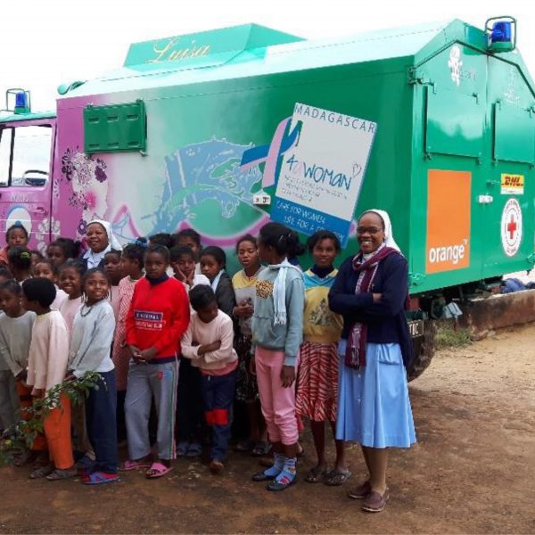 L’unità mobile del Centro Rex all’Orfanotrofio, per le vaccinazioni